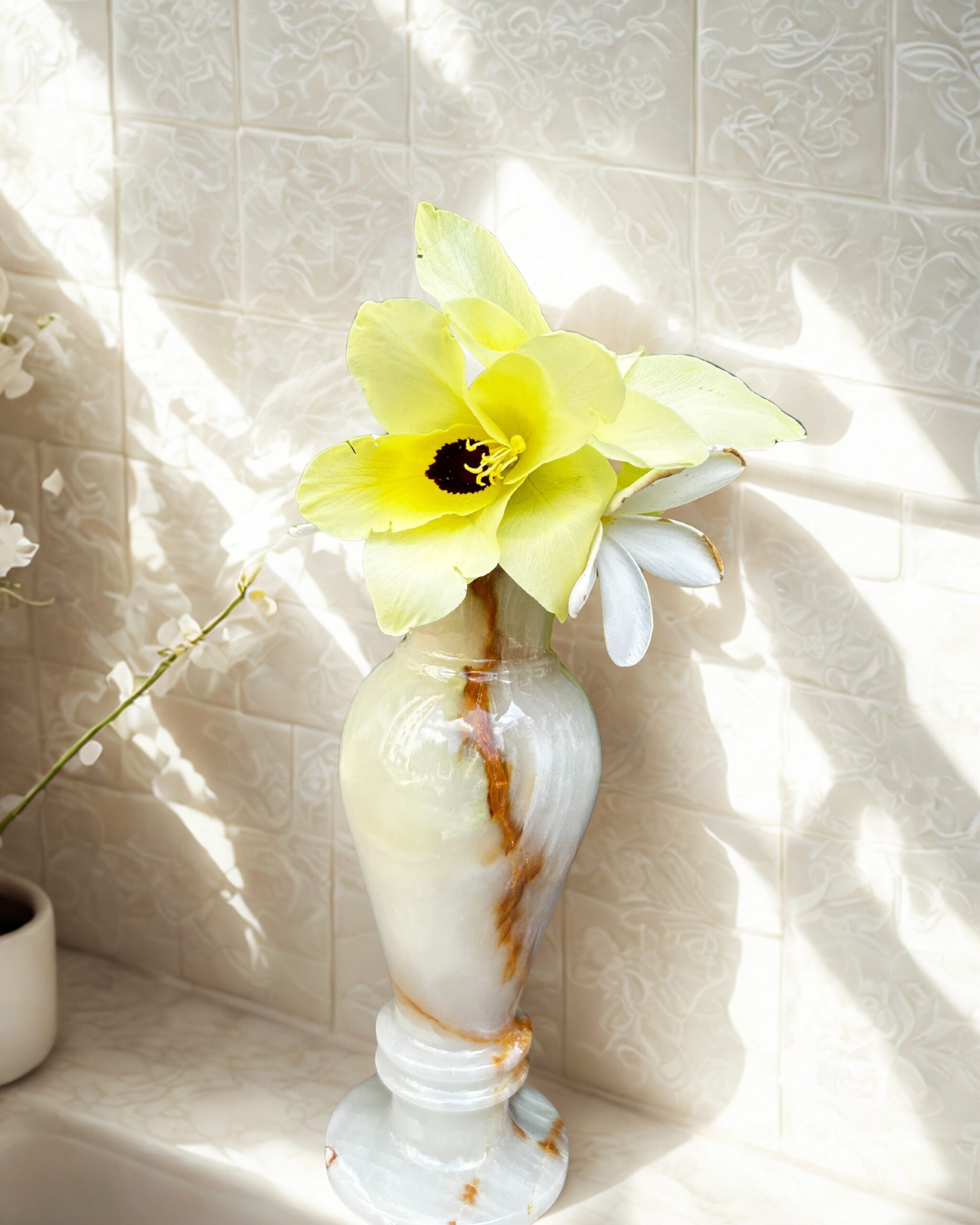 Hand-Carved Pure Natural Onyx Vase – Decorative Flower Vase